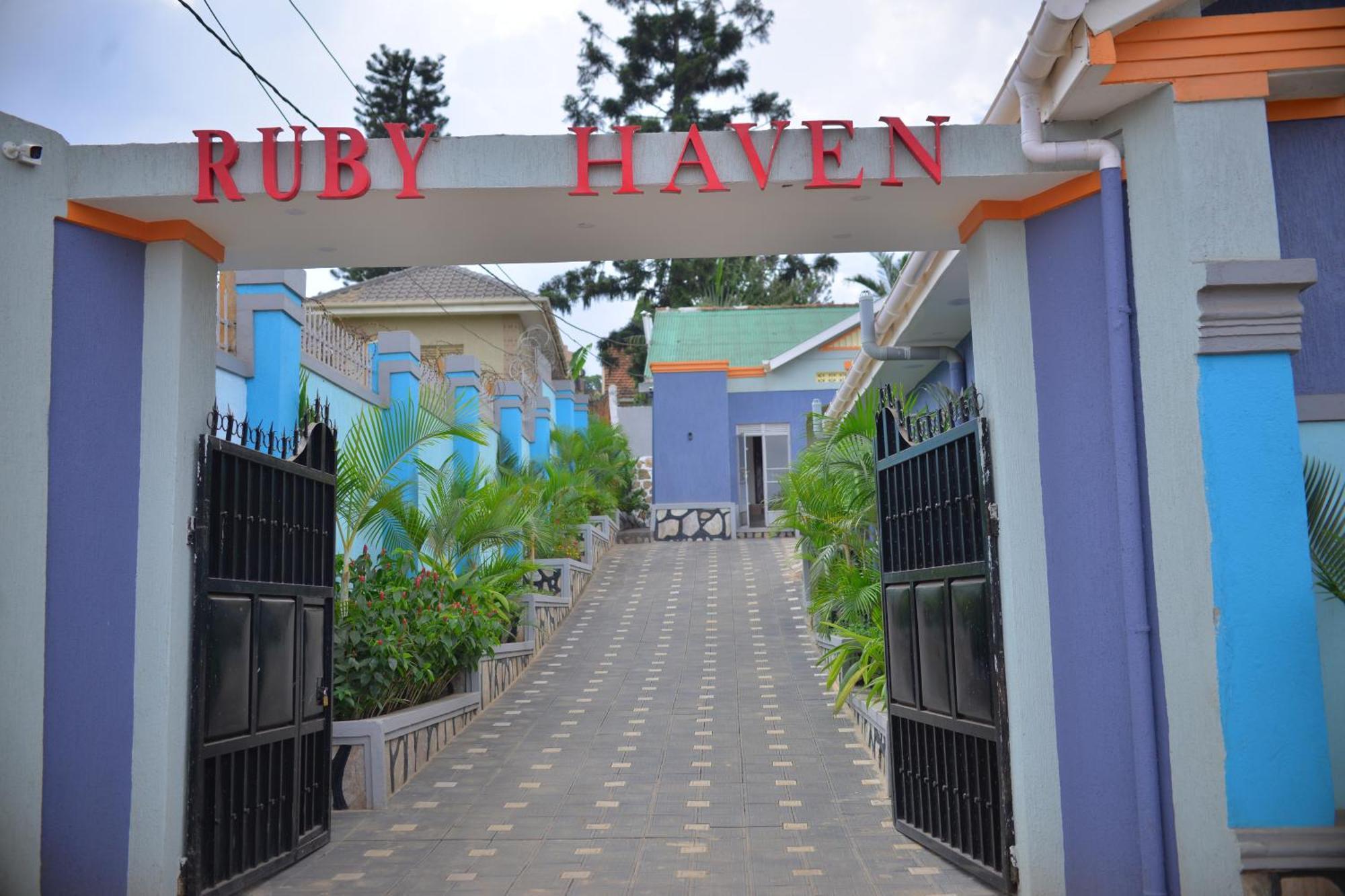 Ruby Haven Hotel Kampala Ngoại thất bức ảnh